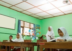 Kunjungi Pulau Arar Papua, Mendikdasmen Tegaskan Akses Pendidikan Anak di Daerah Terpencil