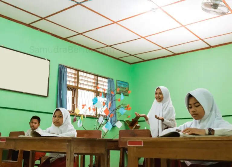 Kunjungi Pulau Arar Papua, Mendikdasmen Tegaskan Akses Pendidikan Anak di Daerah Terpencil