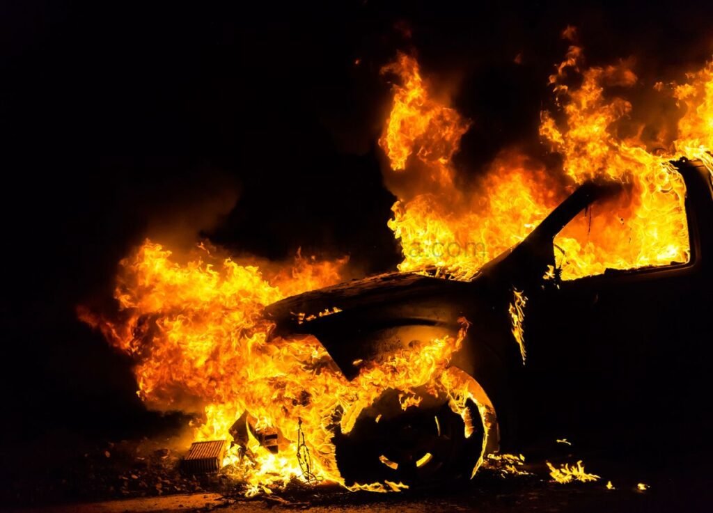 Mobil Terbakar di Tol Jagorawi Arah Cibubur, Lalin Macet - SamudraBerita.com