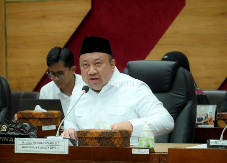 Komisi X DPR Desak Kenaikan Gaji Guru Demi Tingkatkan Kesejahteraan
