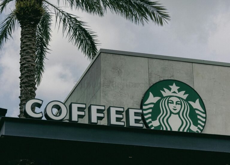 Polisi Korea Selatan Geledah Starbucks Terkait Kontroversi Promosi Demokrasi